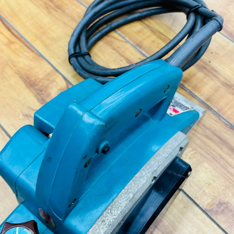 動作確認済み マキタ(makita) 82mm 電動カンナ 1900B 研磨式【中古】 【蓮田店】