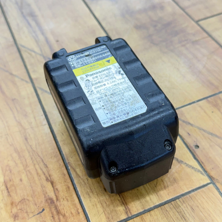 使用充電確認済み リチウムイオンバッテリー (18V/4.2Ah) EZ9L51充電器(10.8V-28V)EZ0L81   【リライズ蓮田店】