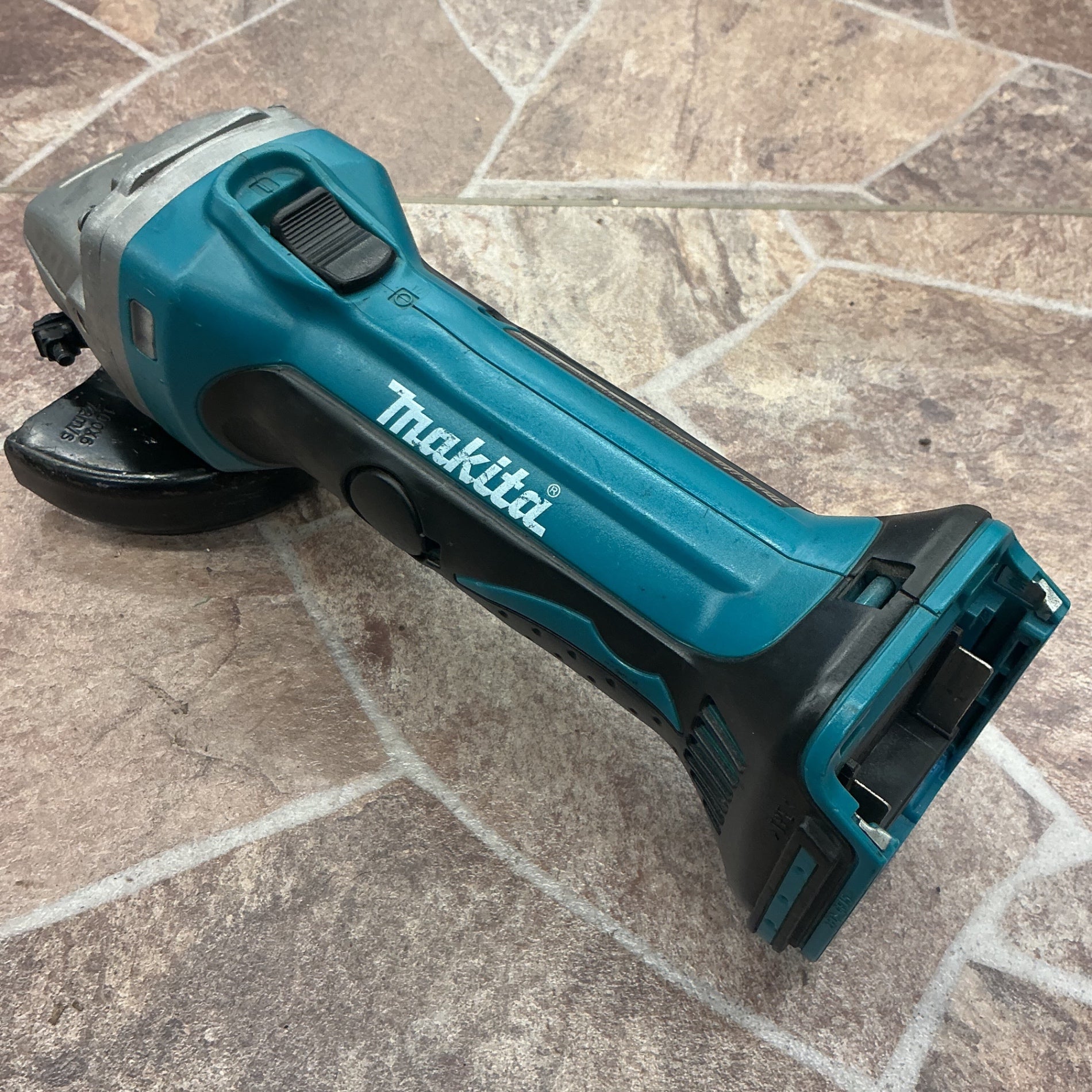 【中古】 マキタ makita 14.4V 充電式ディスクグラインダー GA400DZ ※3Ahバッテリ専用機 本体のみ 【越谷店】