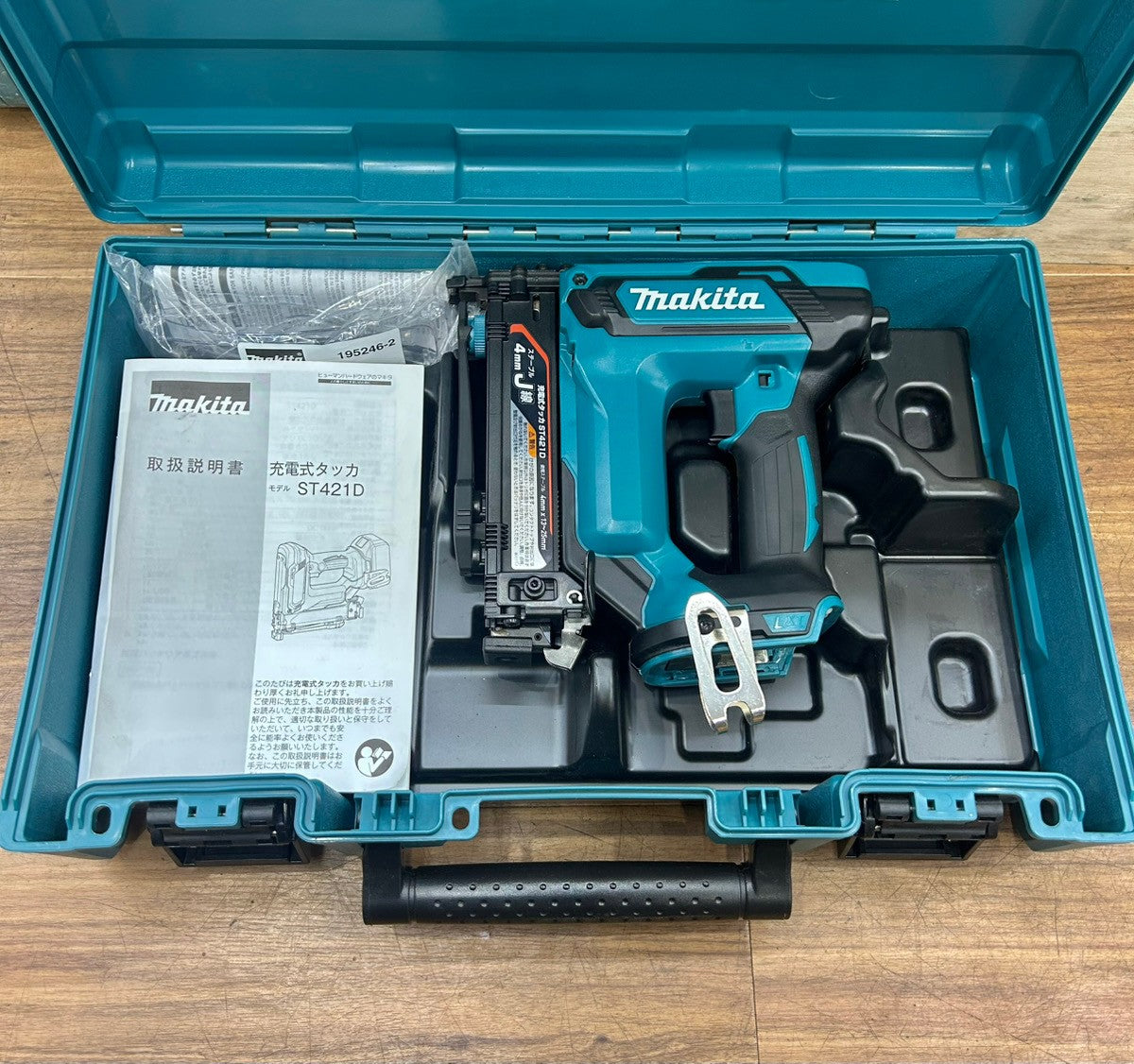 ◆マキタ(makita) コードレスタッカ ST421DZK 【船橋馬込店】