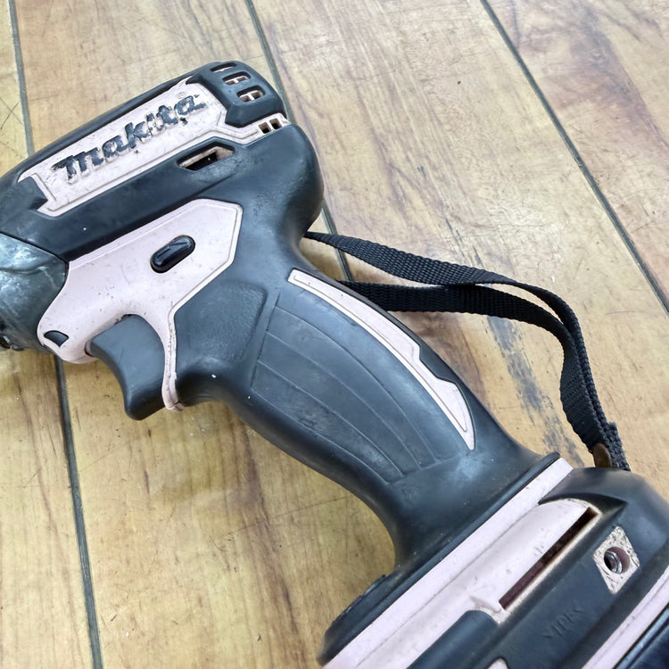 動作良好 14.4V 充電式インパクトドライバ TD136DZ バッテリー1個(BL1430)付属【リライズ蓮田店】