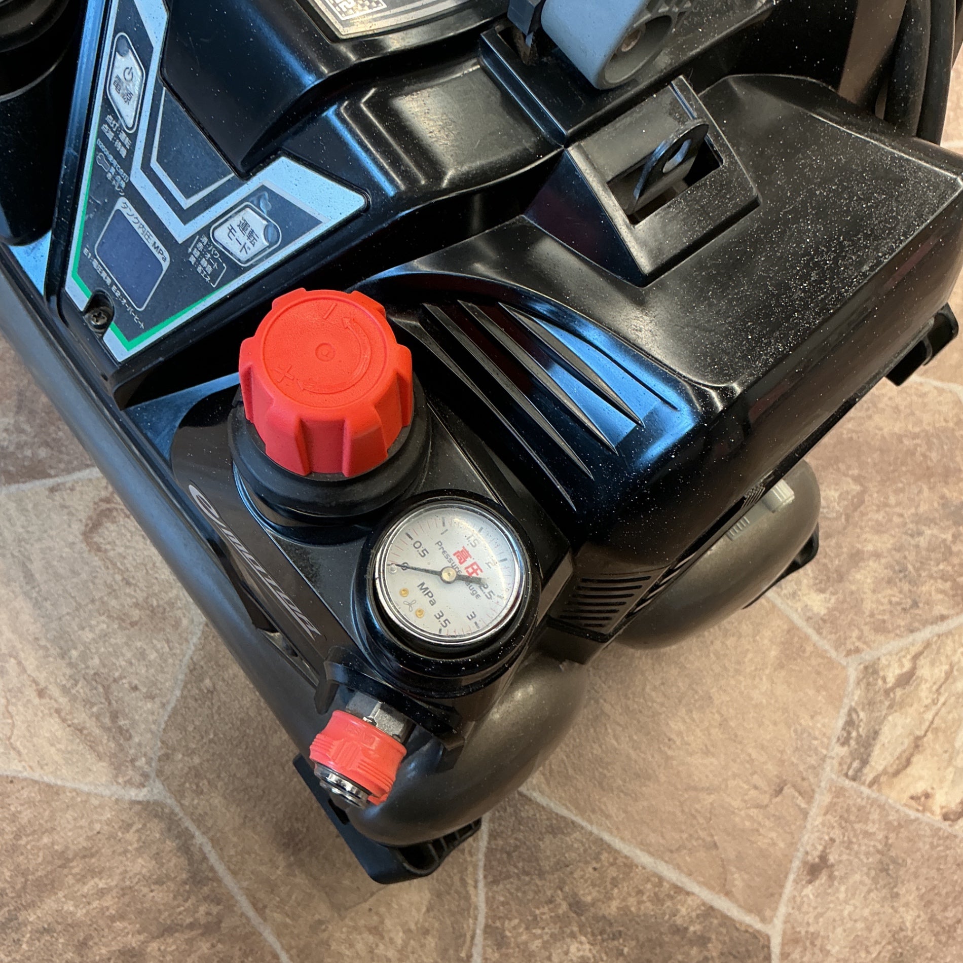 【中古】 日立 HITACHI 8Lモデル エアコンプレッサ EC1245H2(TN) セキュリティ無しモデル 汚れあり 【越谷店】