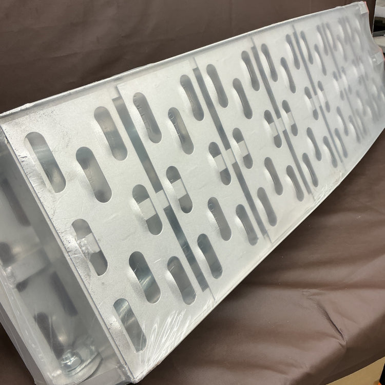 【未使用】 ノンブランド アルミラダーレール A15B タイダウンベルト付 折り畳み可 Bタイプ 耐荷重 340kg 【越谷店】