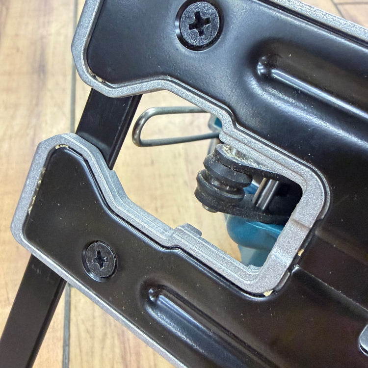 極美品 10.8V 充電式ジグソー JV100DZ Bタイプ 定規 makitaブレード付属【リライズ蓮田店】