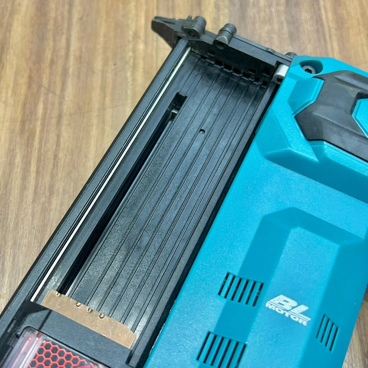 美品 マキタ(makita) 40V コードレスフィニッシュネイラ FN001GZ 本体のみ 【船橋馬込店】