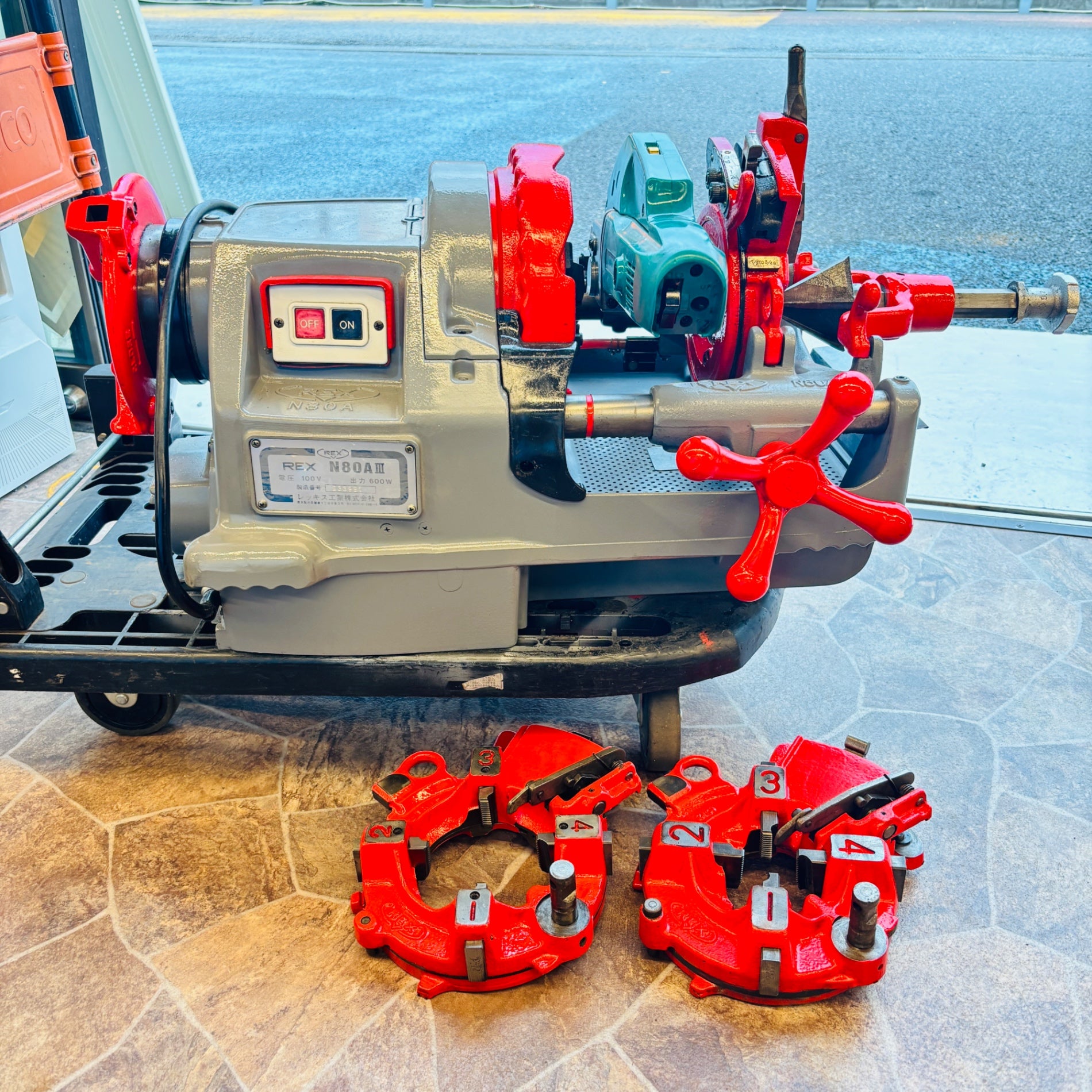※本州限定発送　送料無料！ REX (レッキス）　パイプマシンねじ切り機　N80A3（ダイヘッド3つ付き） 【越谷店】