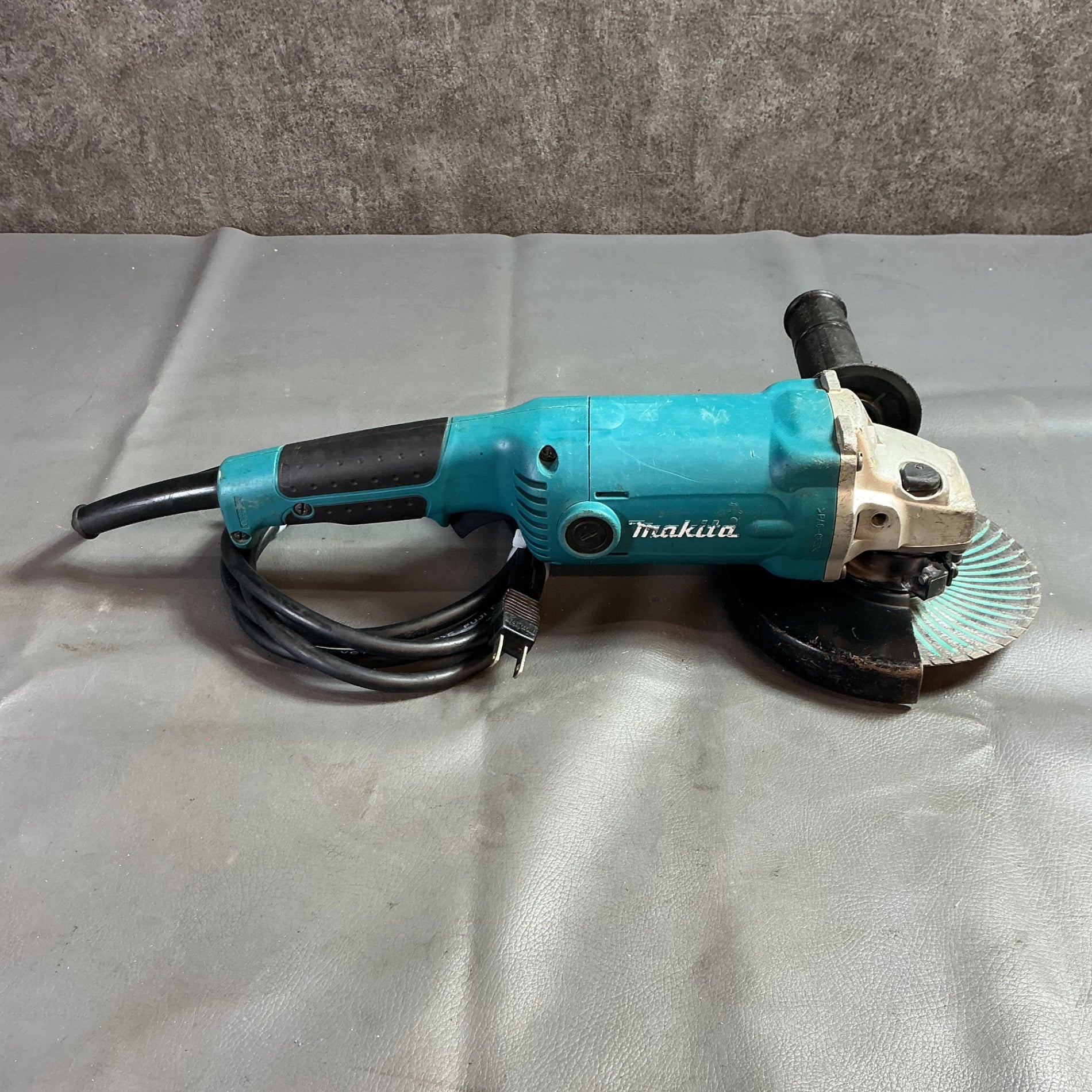 【中古】マキタ(makita) コード式ディスクグラインダ GA6010 150㎜  【越谷店】