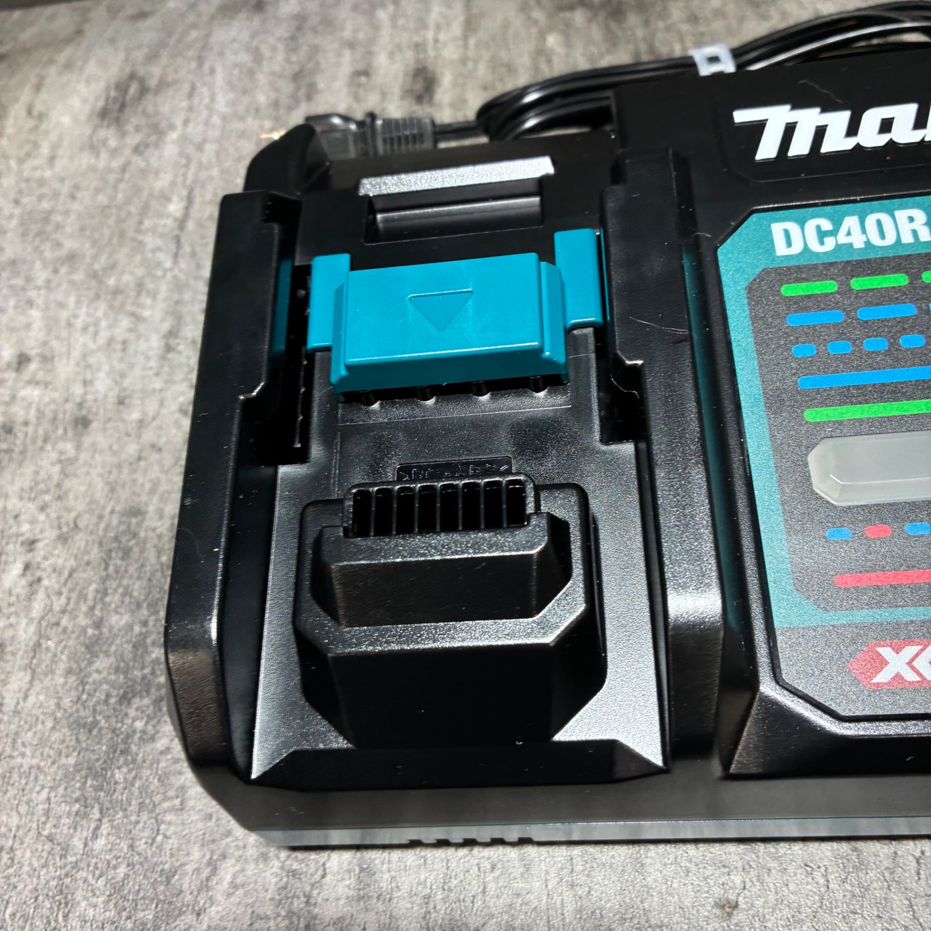 マキタ(makita) 急速充電器 DC40RA 【市川行徳店】
