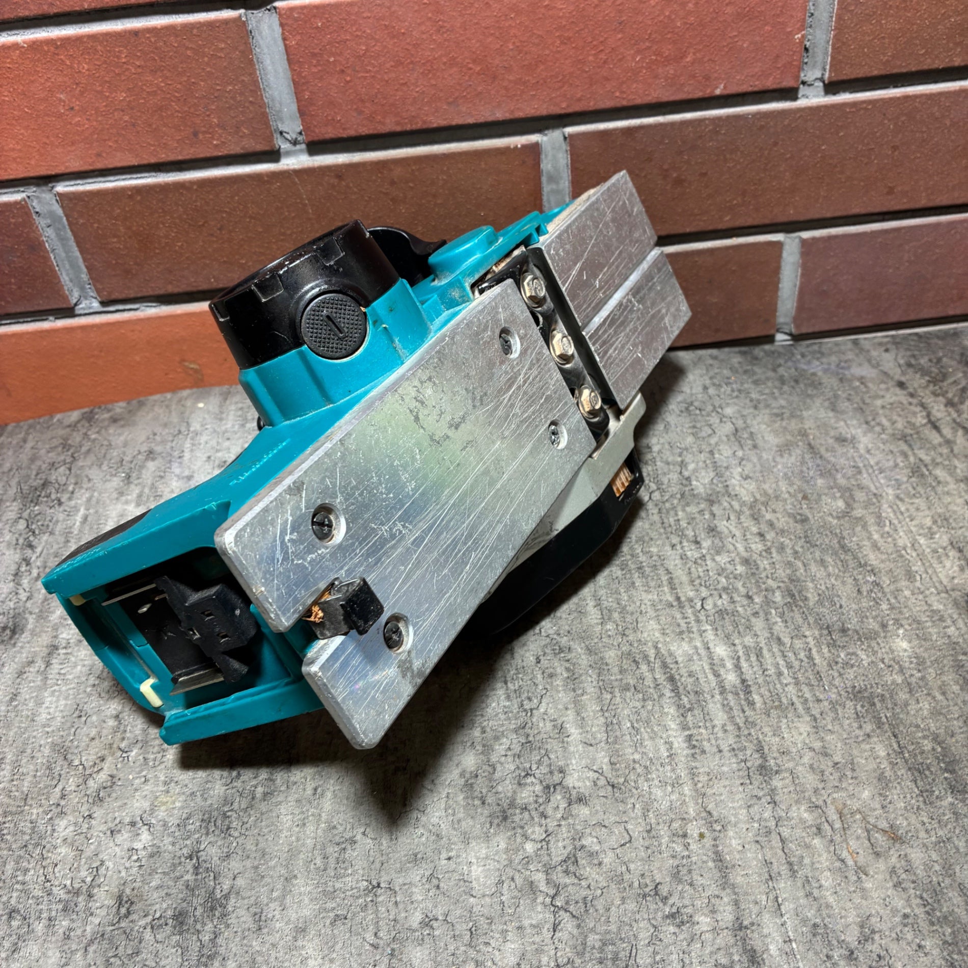 ※ブレード・ホルダ曲がりあり※マキタ(makita) コードレスカンナ KP180DZ【市川行徳店】