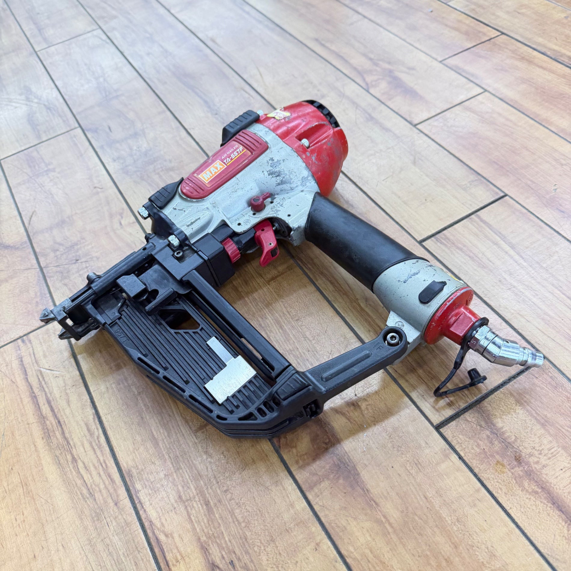 打ち込み動作良好 9mm 常圧フロアタッカ TA-557F/957Tフロア 【リライズ蓮田店】