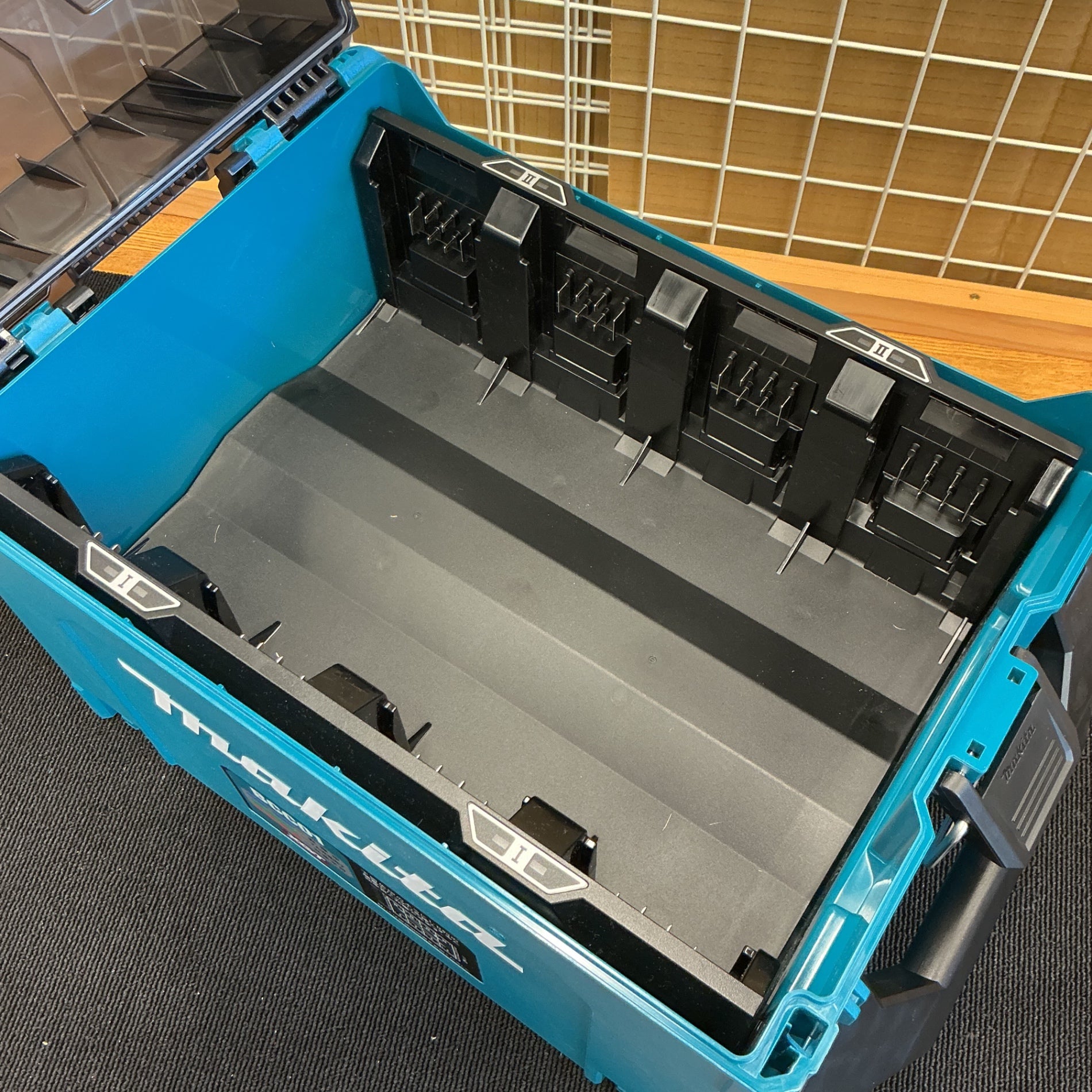 【未使用】 マキタ(makita) 40Vmax 多口充電ケース BCC01 A-78346 8口充電タイプ 【越谷店】