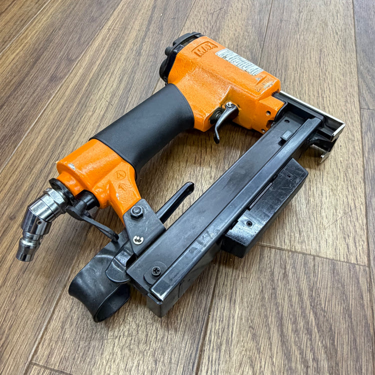 打ち込み動作良好  幅10mm 常圧ステープル用エアネイラ エアタッカ TA-35FP/425J 【リライズ蓮田店】