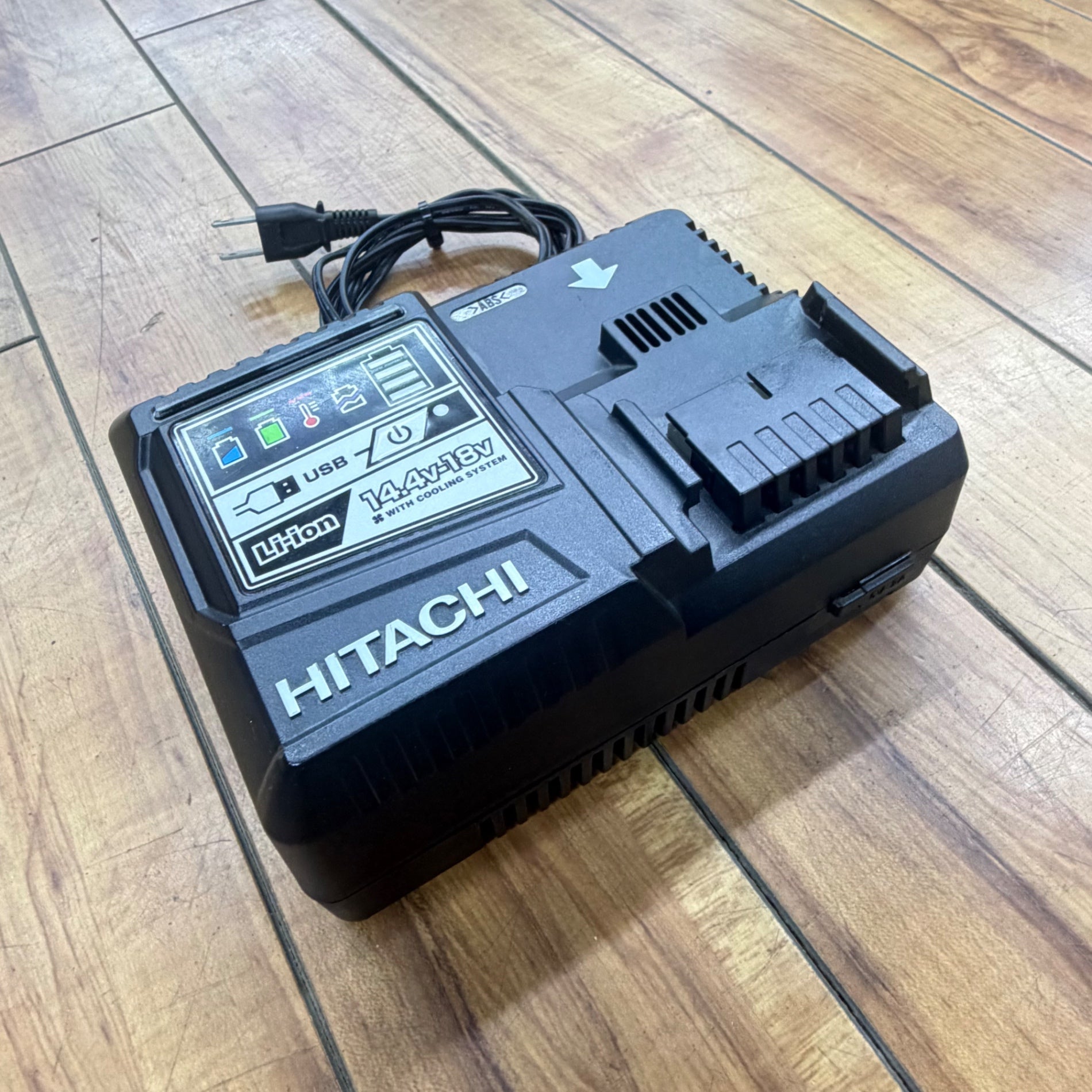 14.4V-18V 急速充電器 UC18YDL 【リライズ蓮田店】