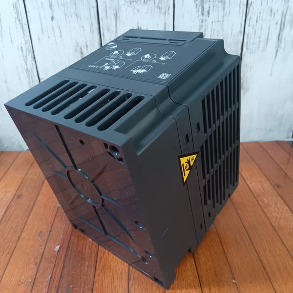多機能小型インバーター VFS15-2022PM 【野田愛宕店】