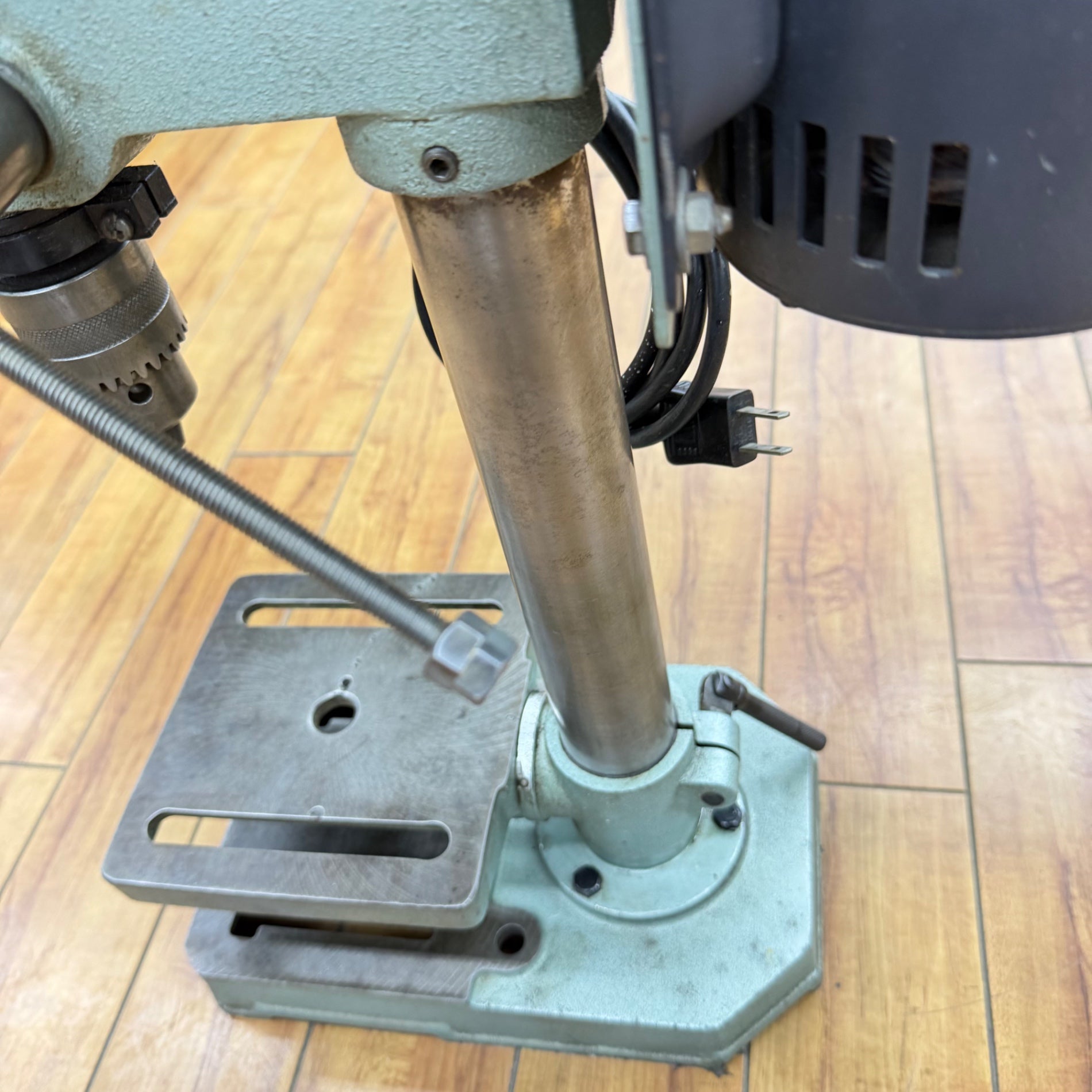 動作良好 100V 卓上ボール盤 5段変速 TB130 チャック回し付属【リライズ蓮田店】