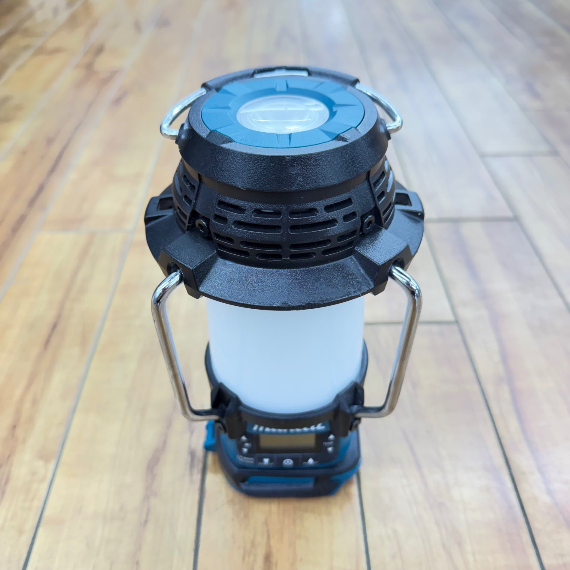 程度良好 マキタ(makita) 14.4V/18V コードレスランタン付きラジオ MR054 【リライズ蓮田店】