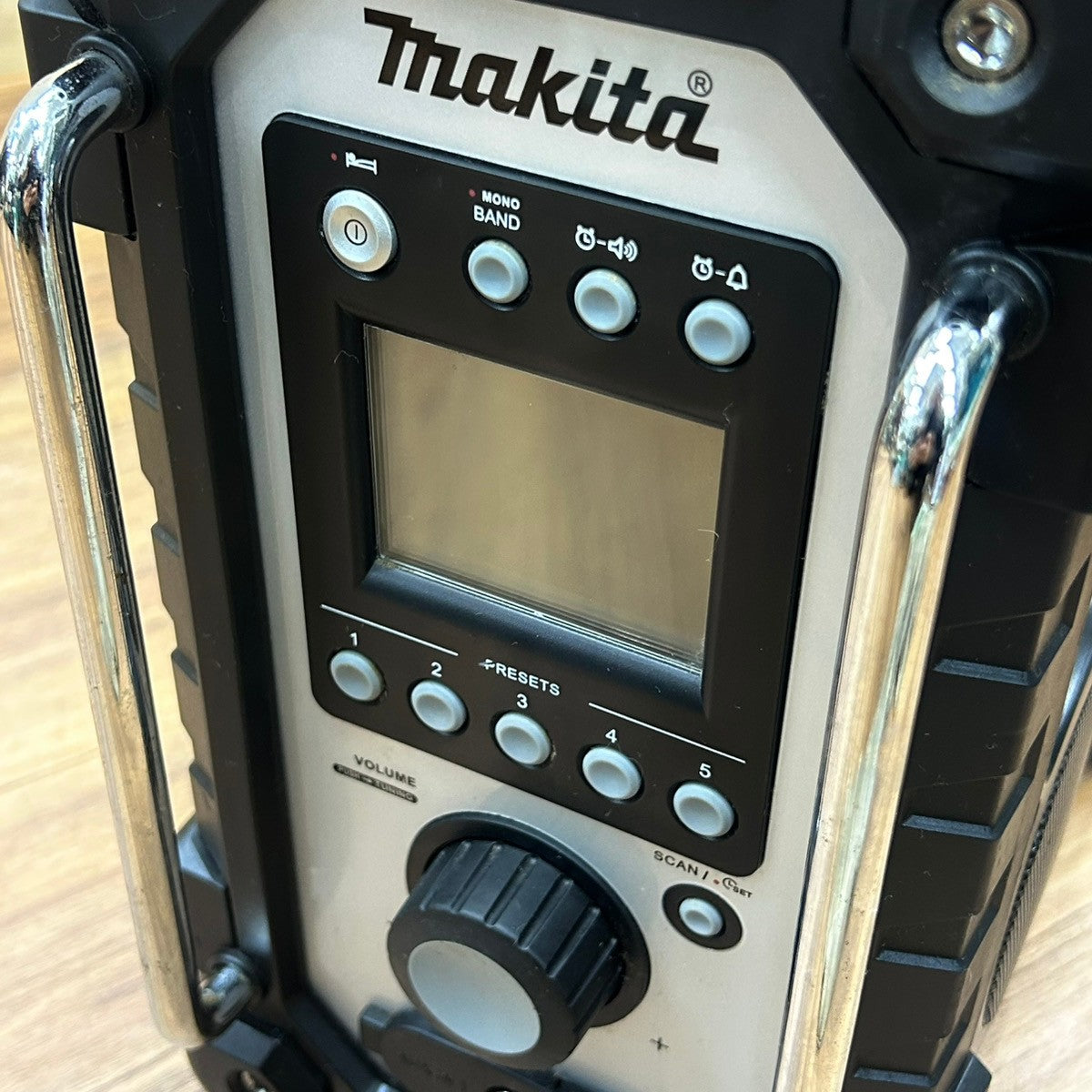 美品 アダプター付き マキタ (makita) 7.2V～18V コードレスラジオ MR102 【船橋馬込店】