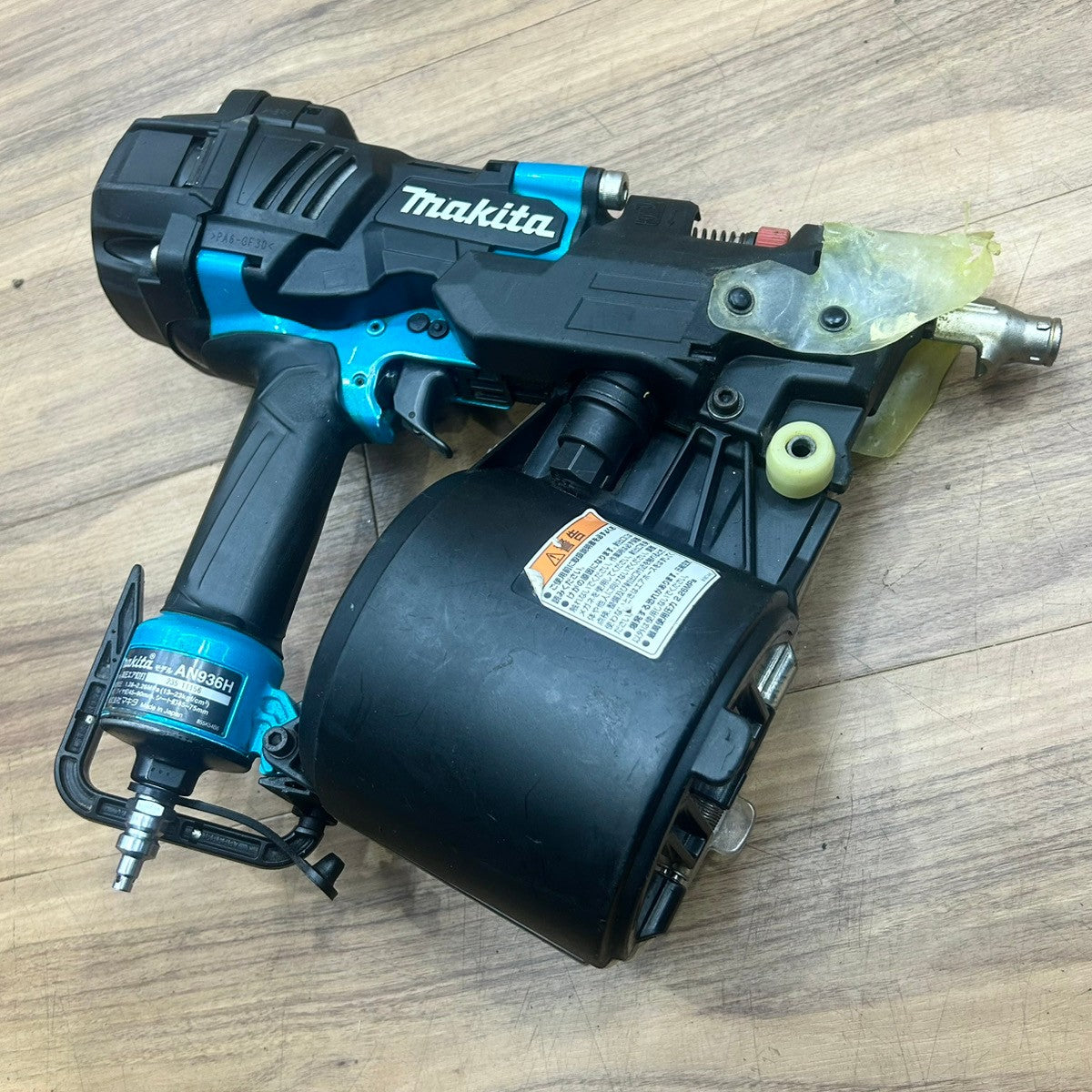 良品 マキタ (makita) 90mm 高圧 エアー釘打ち機 AN936HM 【船橋馬込店】