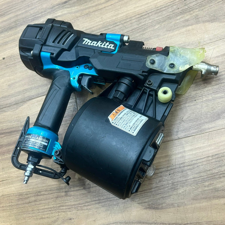 良品 マキタ (makita) 90mm 高圧 エアー釘打ち機 AN936HM 【船橋馬込店】