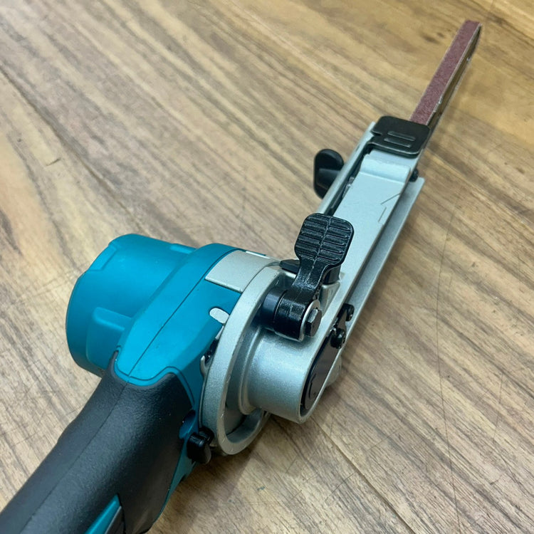 美品 マキタ (makita) コードレスベルトサンダー BS180DZ 本体のみ サンディングベルト付き 【船橋馬込店】
