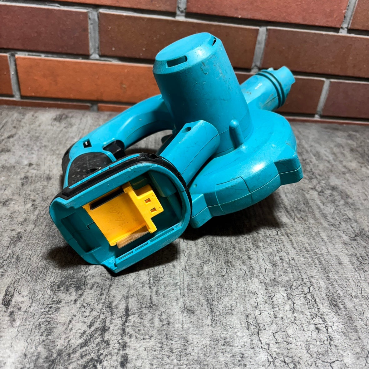 ◆マキタ(makita) 充電式ブロワ UB142DZ 【市川行徳店】