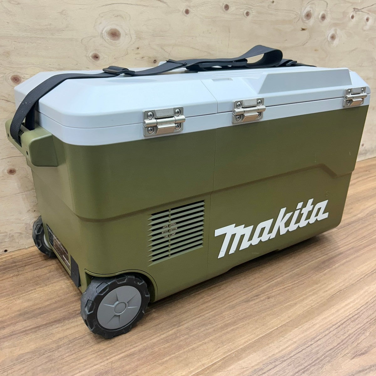 美品 マキタ (makita) 充電式保冷温庫 CW001GZO オリーブ 本体のみ 40V/18V  【船橋馬込店】