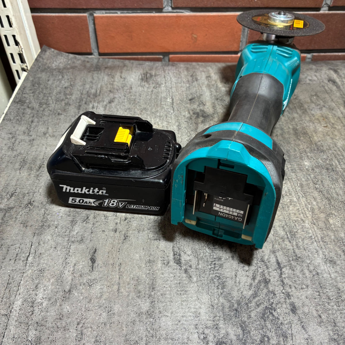 18V 100mm 充電式ディスクグラインダ GA404DZN バッテリ付き 【市川行徳店】