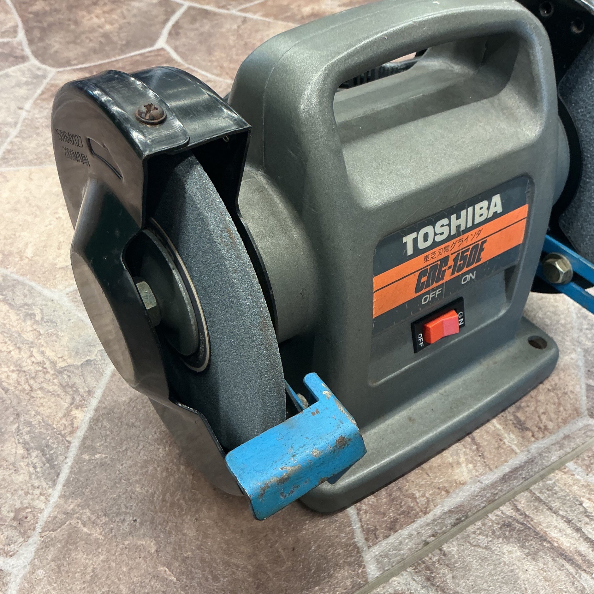 【中古・現状品】 東芝(TOSHIBA) 刃物グラインダ CBG-150E 【越谷店】