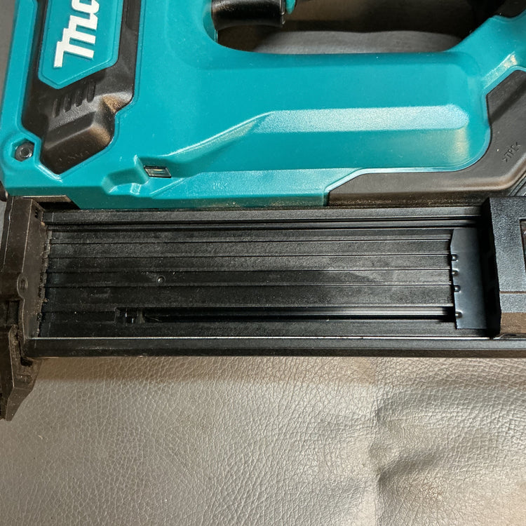 【中古】マキタ(makita) コードレスフィニッシュネイラ FN350DZK  【越谷店】