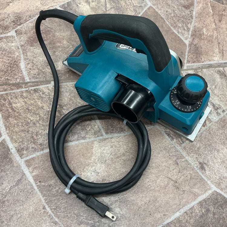 【中古・動作良好です！】 makita マキタ 100V 82mm電気カンナ KP0800ASP 替刃式 【越谷店】