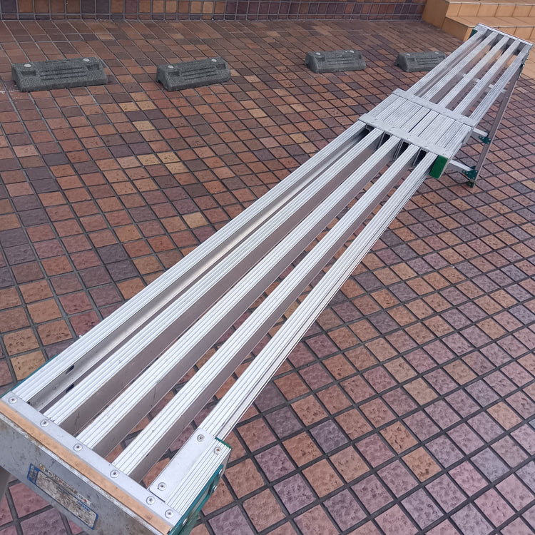 【店頭引取限定・発送不可】 伸縮天板・伸縮脚付足場台 VSR-2613FG 【市川行徳店】