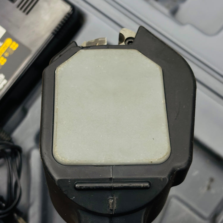 12V 充電式全ネジカッター EZ3560 バッテリ2個・充電器付 【中古】 【蓮田店】