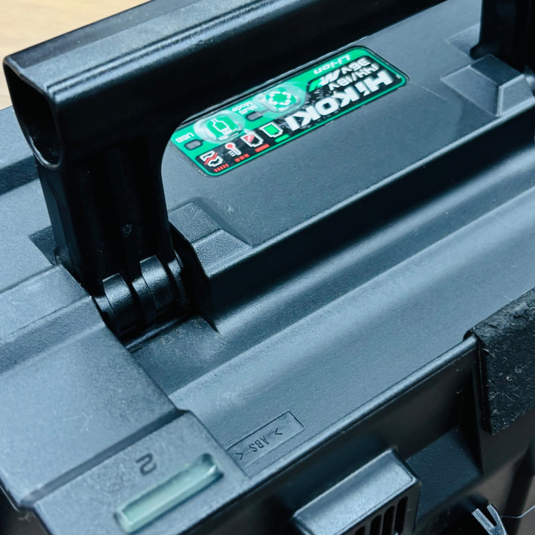 マルチポート 4口 急速充電器 UC18YTSL 【リライズ蓮田店】