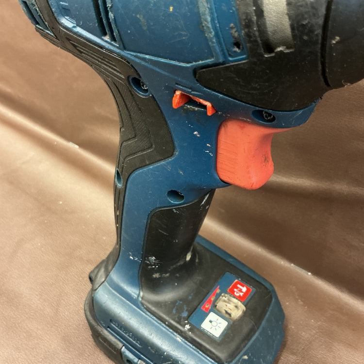 【ジャンク品・一応動きます】 ボッシュ BOSCH 18V インパクトドライバー GDR18V-200C 正逆切替不可 【越谷店】