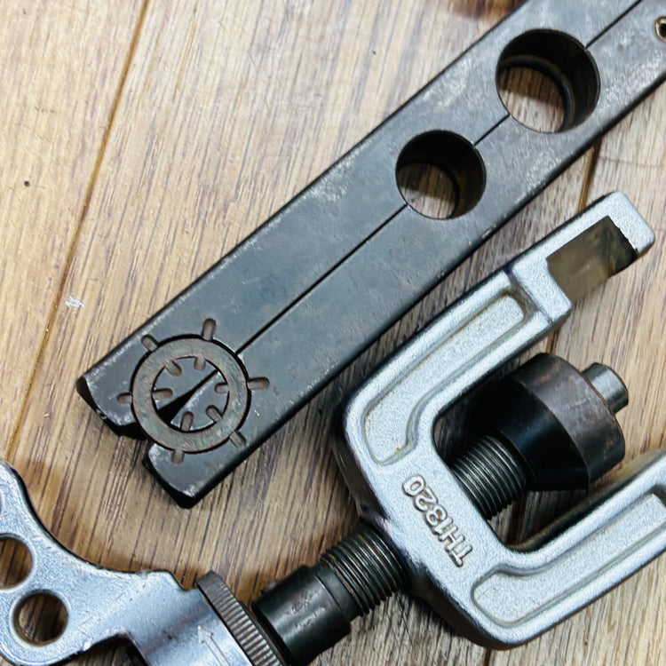 【こねこ便】スーパーツール(SUPERTOOL) 手動式フレキ管ツバ出し工具  TH-1320 【中古】 【蓮田店】