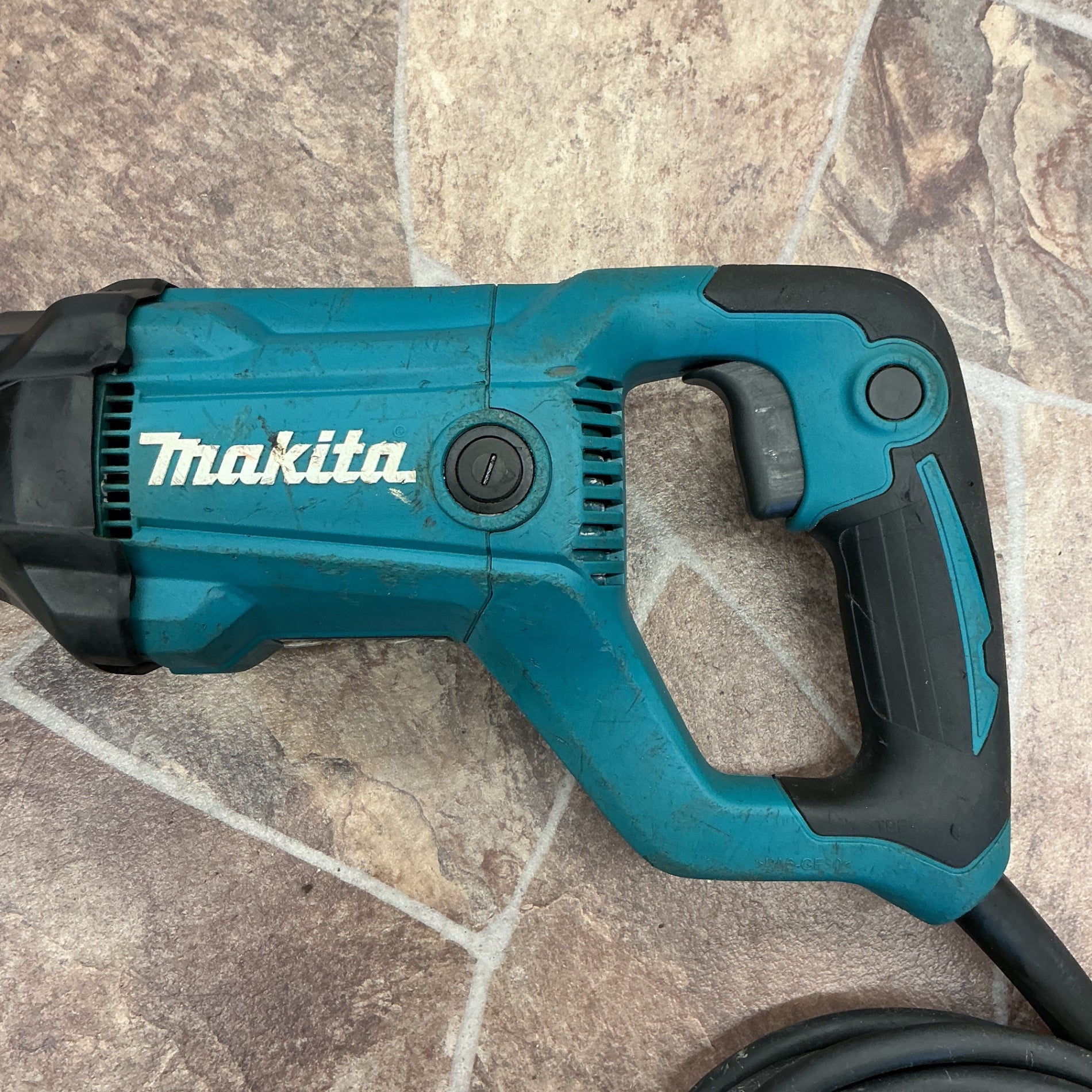 【中古・訳アリ・低価格出品】 マキタ makita レシプロソー JR3051T 本体のみ 動作品 一部部品欠損あり 【越谷店】