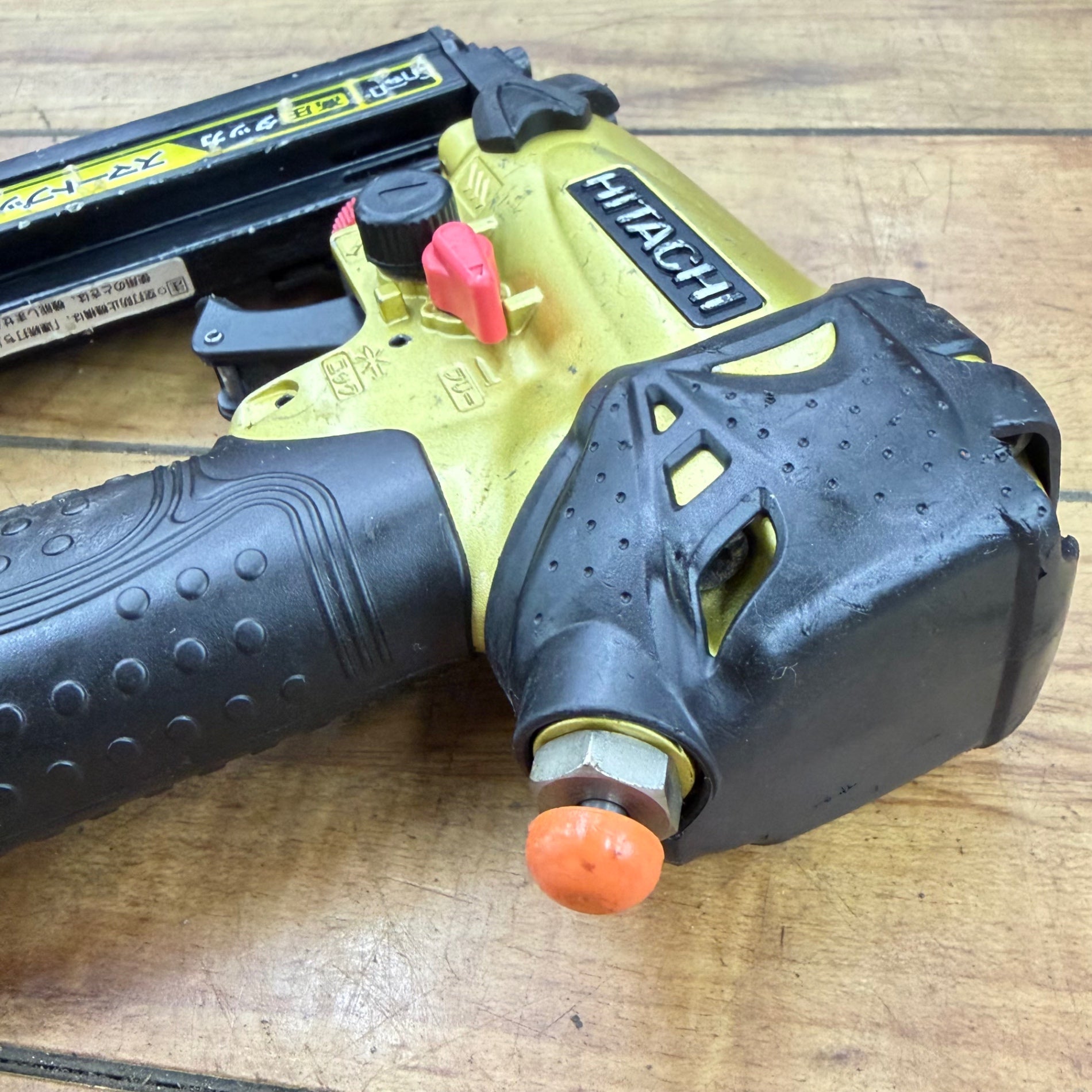 打ち込み動作良好 4mm 高圧エアタッカ N2504HMB 【リライズ蓮田店】