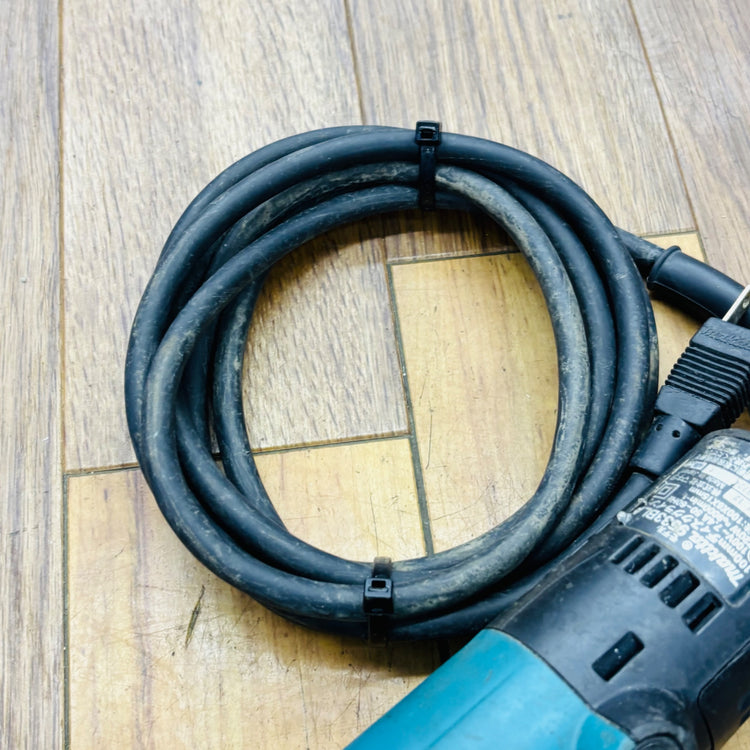 動作確認済み マキタ(makita) 100mm ディスクグラインダー 9533BLA 【リライズ蓮田店】