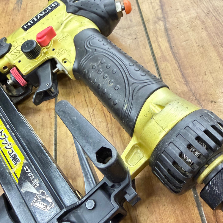 打ち込み動作良好 4mm 高圧エアタッカ N2504HMB 【リライズ蓮田店】