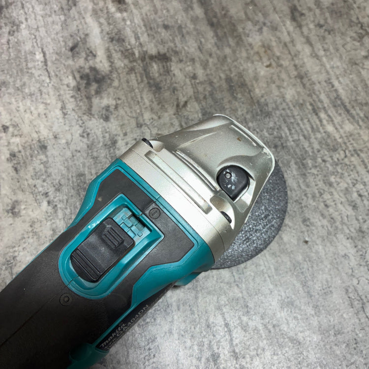 18V 100mm 充電式ディスクグラインダ GA404DZN バッテリ付き 【市川行徳店】