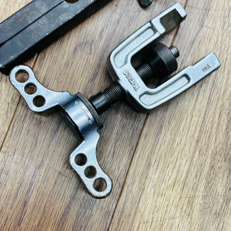 【こねこ便】スーパーツール(SUPERTOOL) 手動式フレキ管ツバ出し工具  TH-1320 【中古】 【蓮田店】