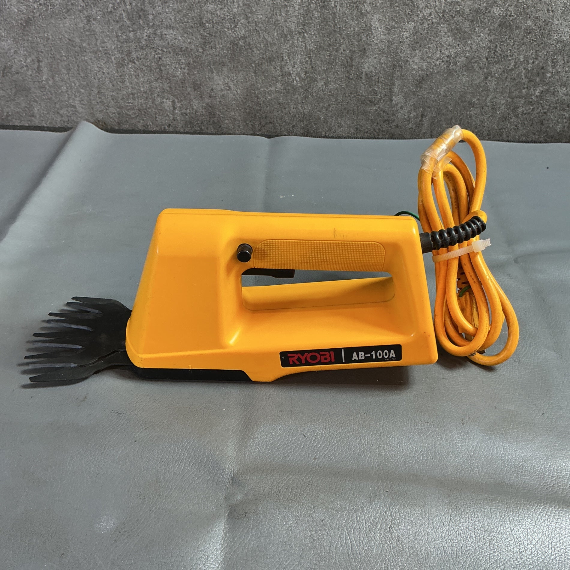 【中古】RYOBI リョービ　庭園用電気バリカン　AB-100A  【越谷店】