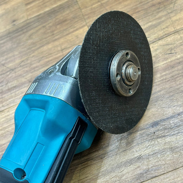 ◆マキタ(makita) 125mmコードレスディスクグラインダ GA020GZ 【船橋馬込店】