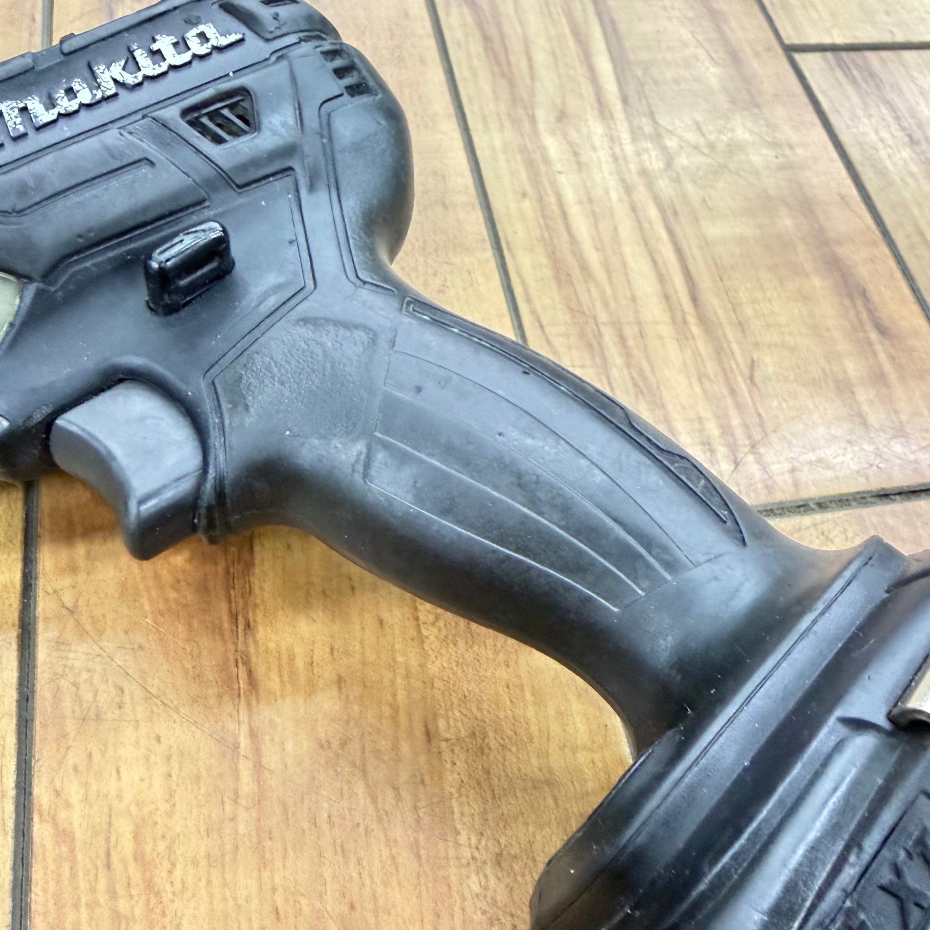 動作良好 18V 充電式ソフトインパクトドライバ TS141DZB 本体のみ【リライズ蓮田店】
