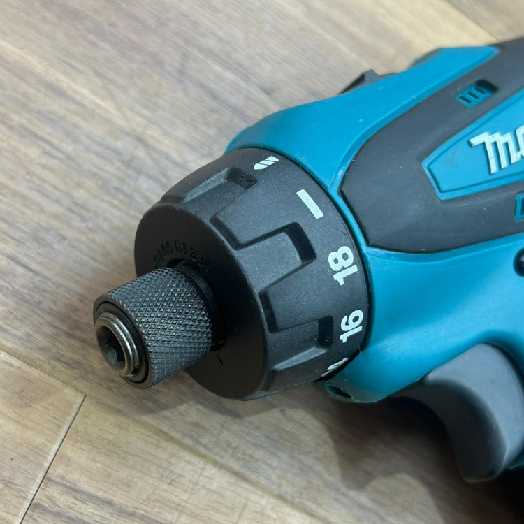 ◆マキタ(makita) 充電式ドライバドリル DF030DWX 【船橋馬込店】