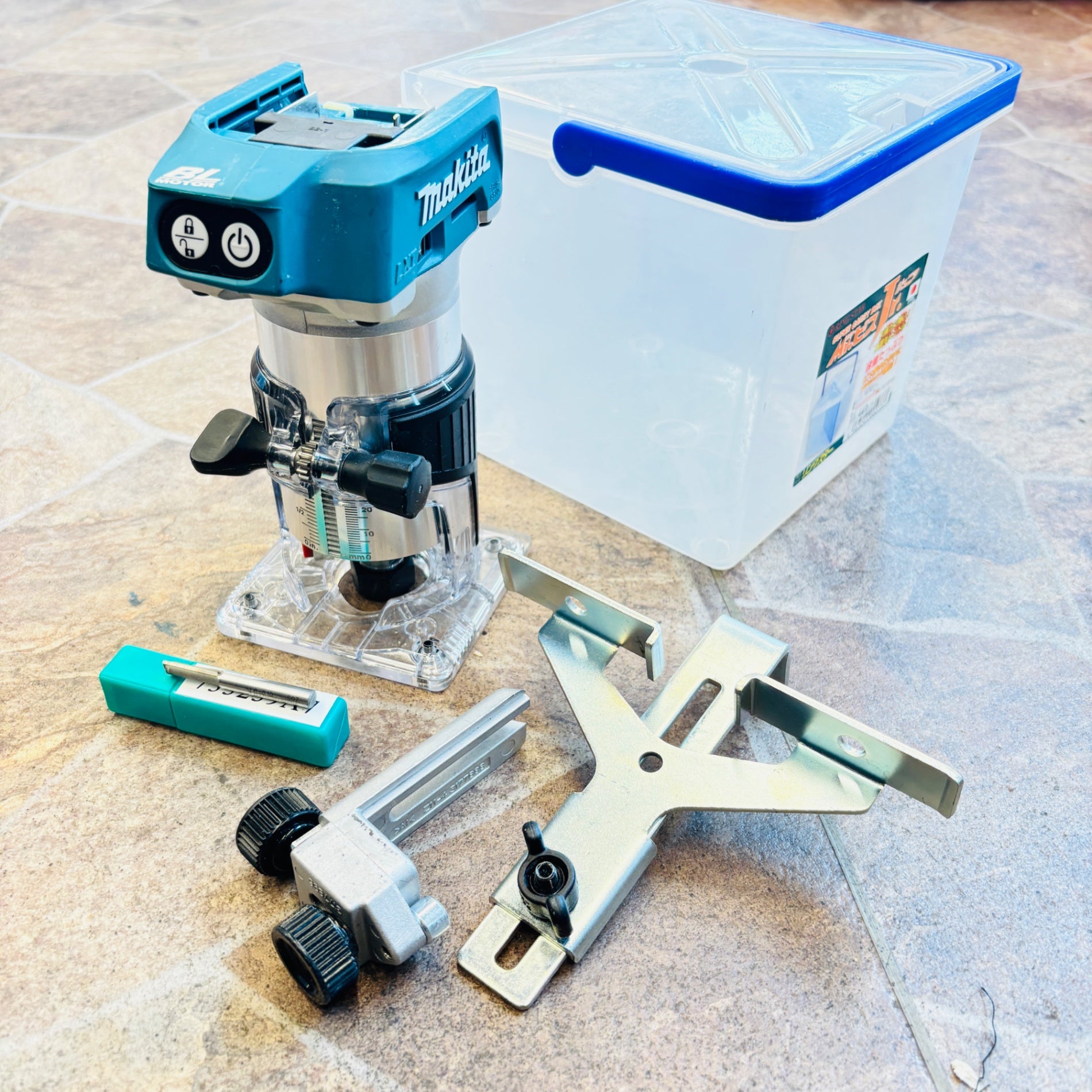 ◆マキタ(makita) コードレストリマ RT40DZ 【越谷店】