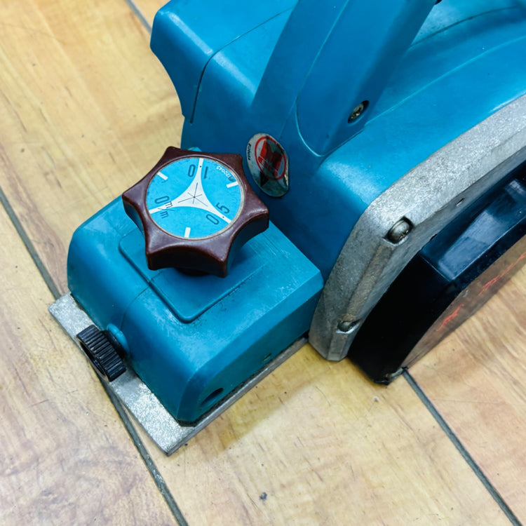 動作確認済み マキタ(makita) 82mm 電動カンナ 1900B 研磨式【中古】 【蓮田店】