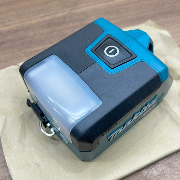マキタ (Makita) 40V 充電式ワークライト ML011G 本体のみ 【船橋馬込店】