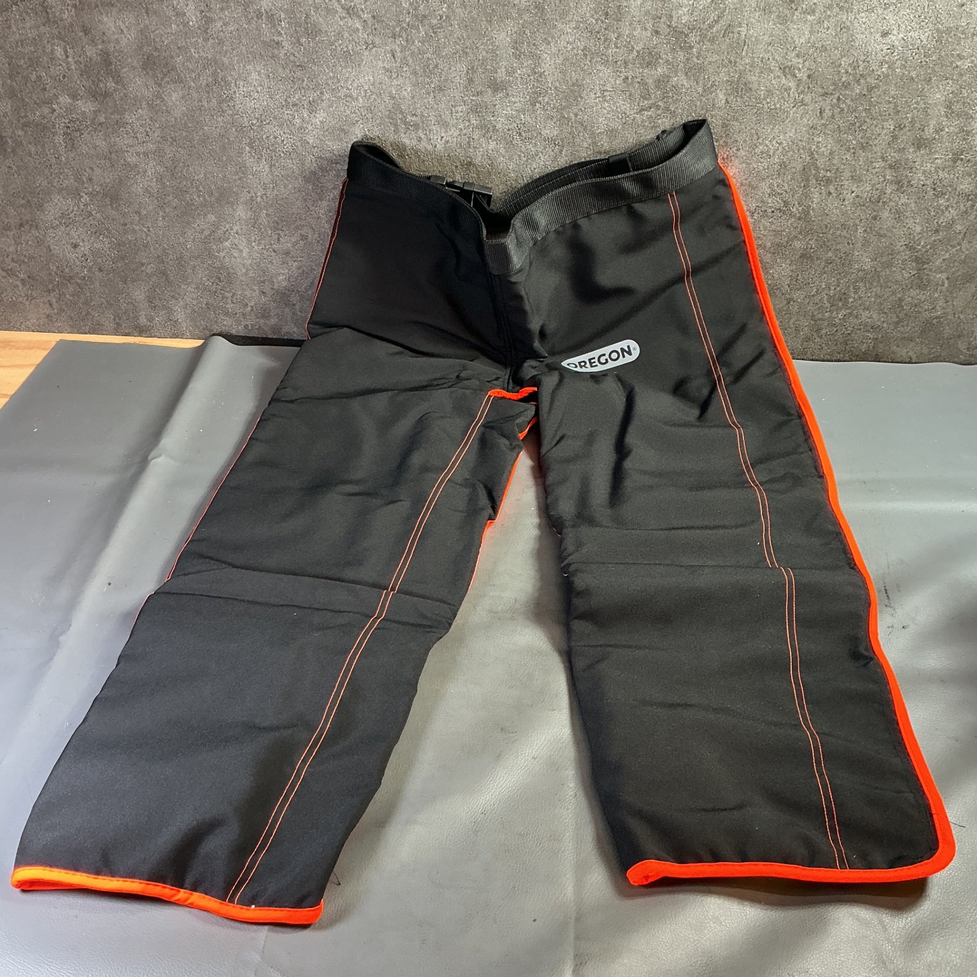 【未使用】OREGON(オレゴン) 軽量チャップス 575780 フリーサイズ 防護服  【越谷店】
