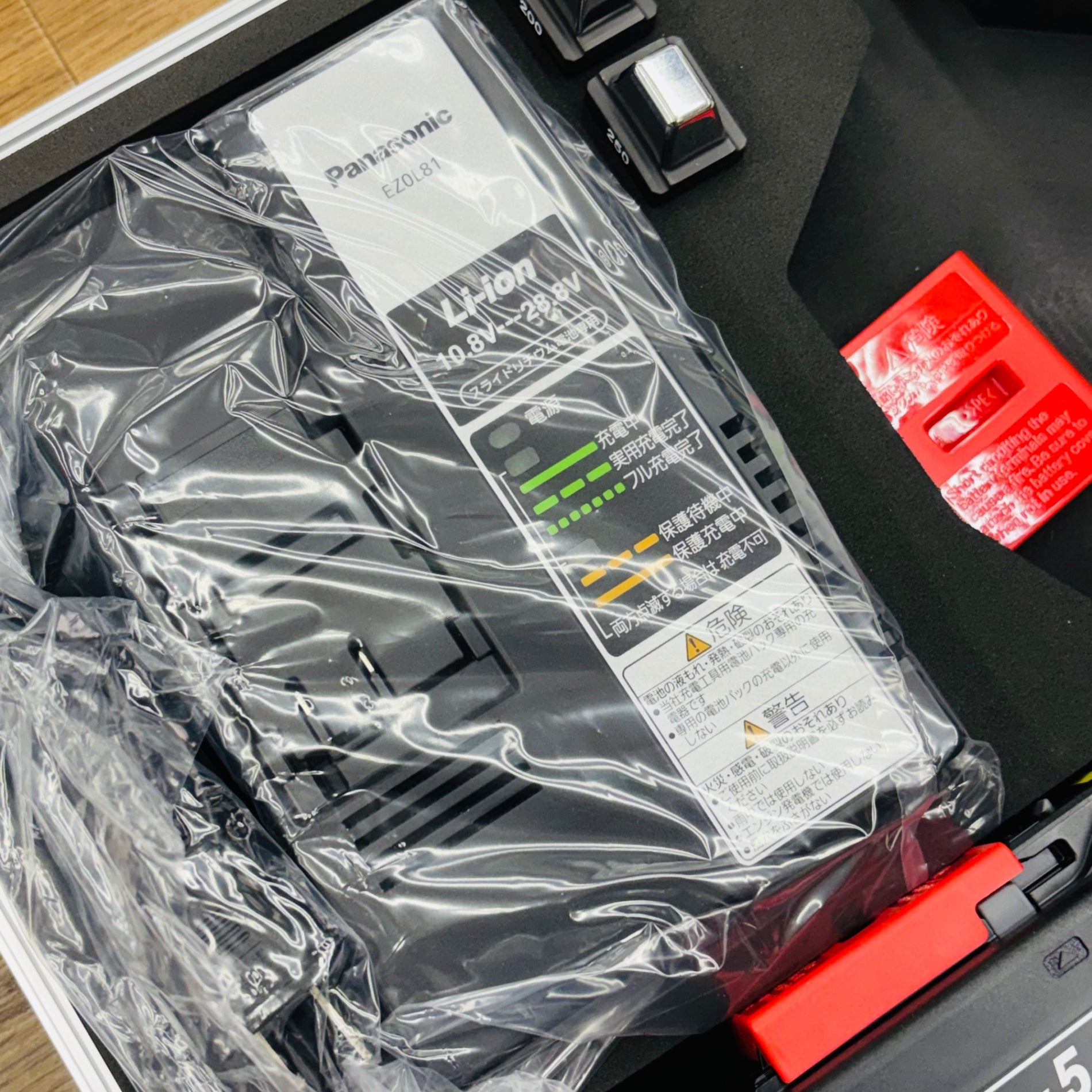 バッテリ充電器付 フルセット 未使用品  コードレス圧着器 EZ46A4K-B 【リライズ蓮田店】